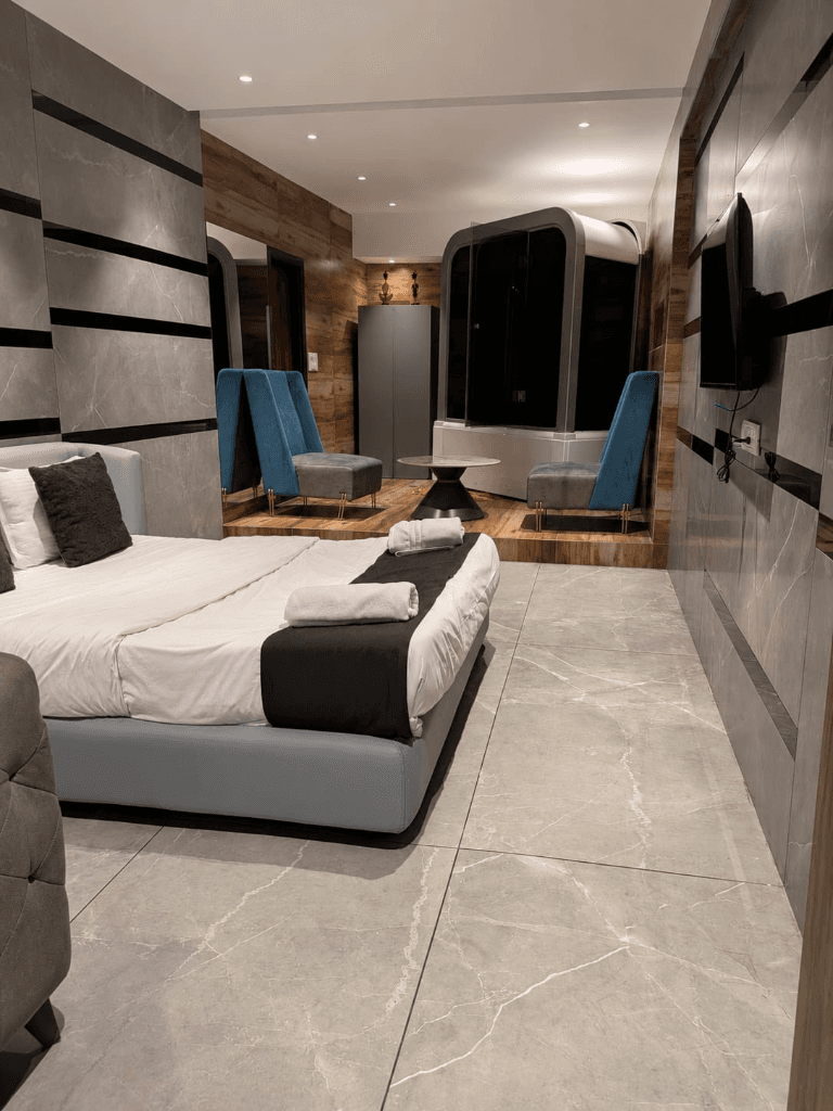 Honeymoon Suite